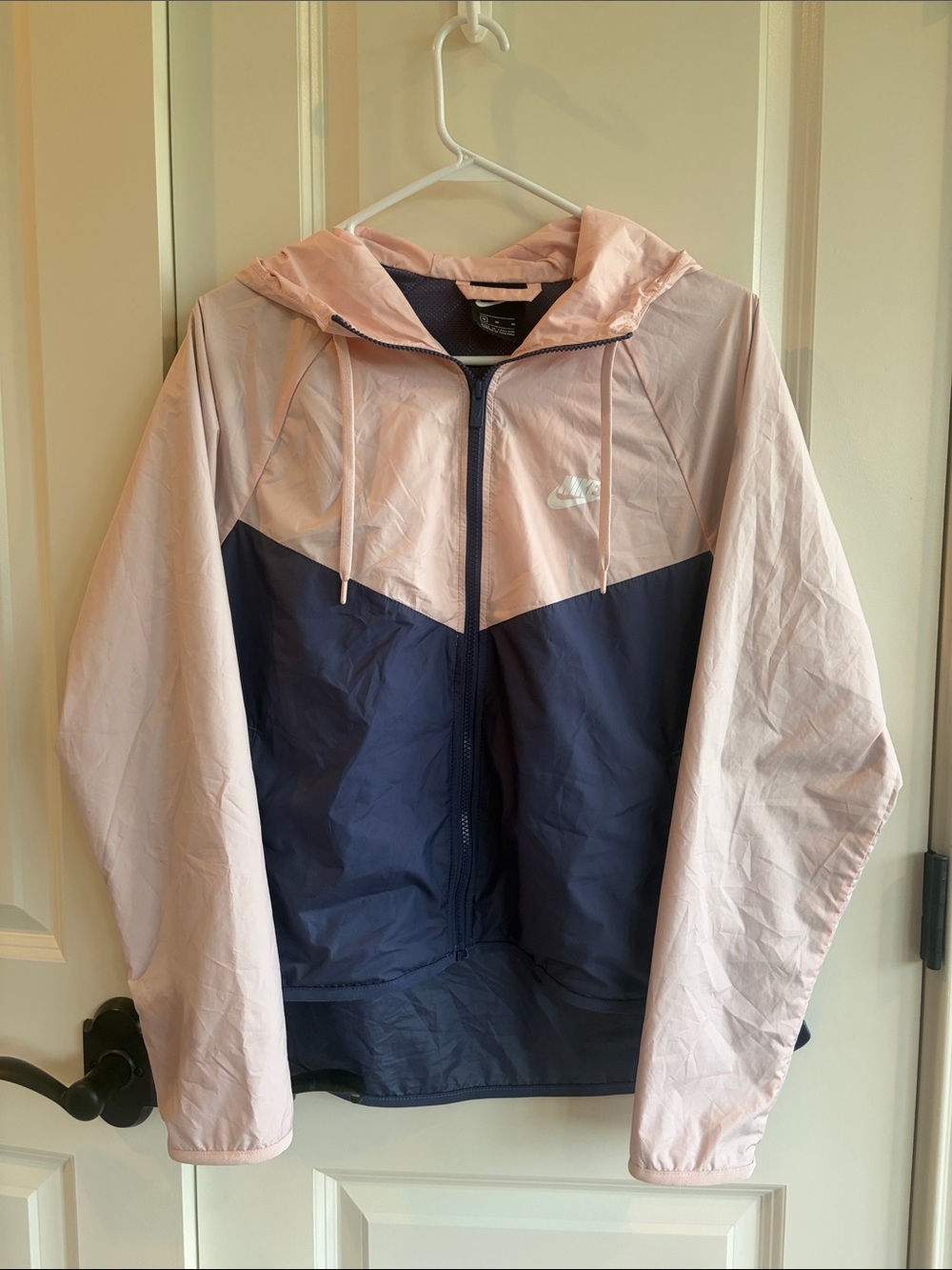 Nike Women’s Light Pink and Light Navy Colorblock Hooded Windbreaker Size M